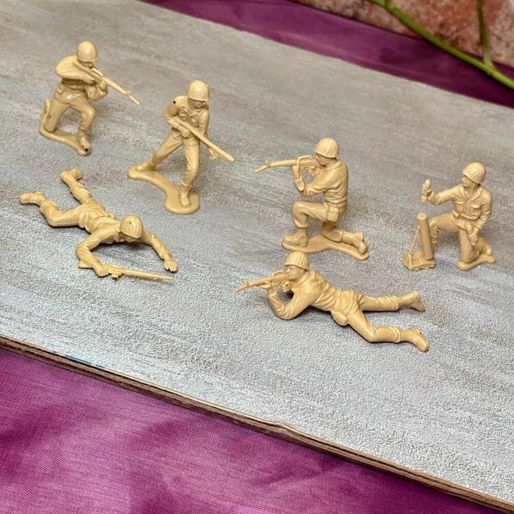Lot of 6 Plastic Tan Toy Army Men Soldiers, Used